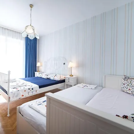 アパート De Luxe Mediteran 5 *